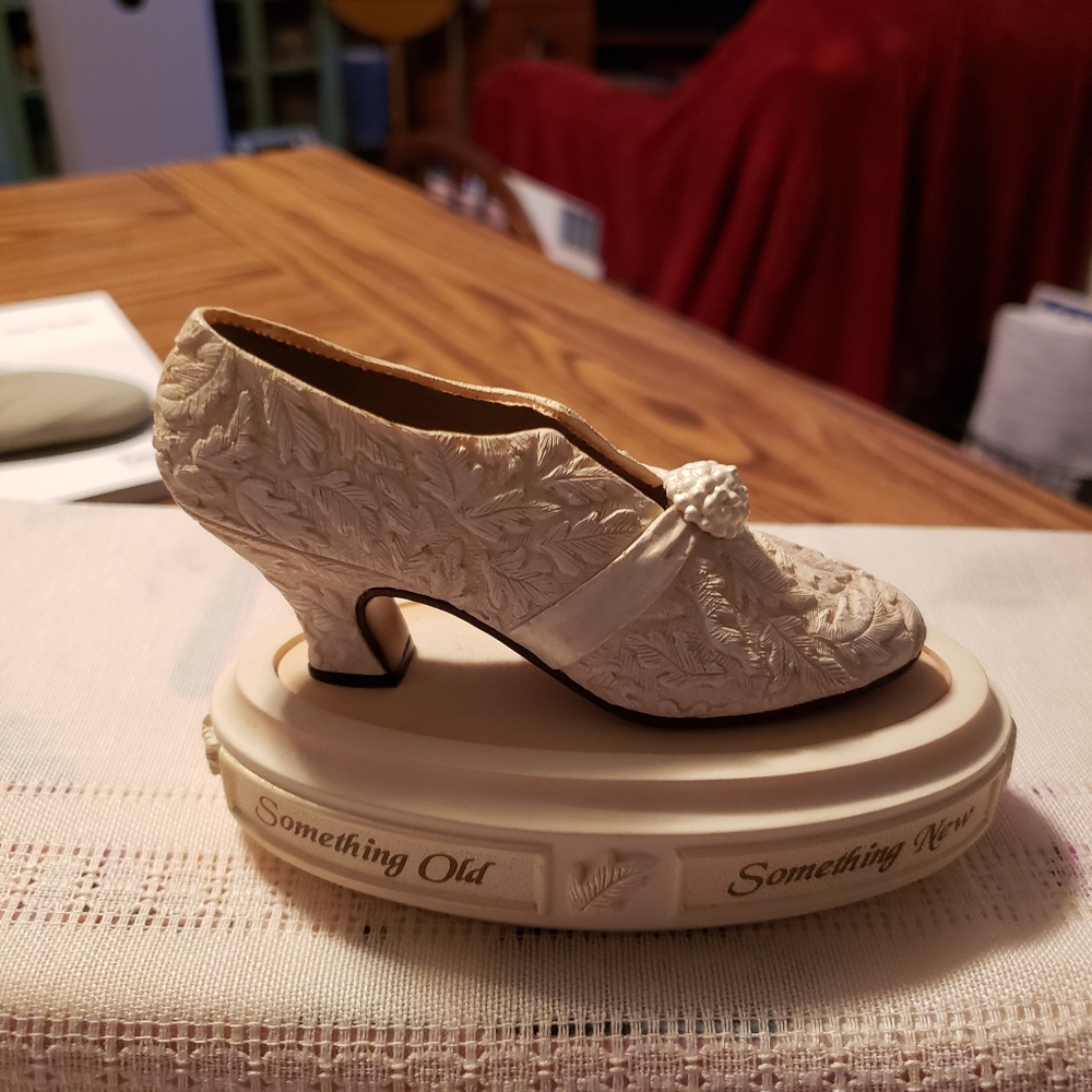 Vintage 1999 Raine "I Do" Shoe and Jewelry Box (Manufacturing Numbering Error)